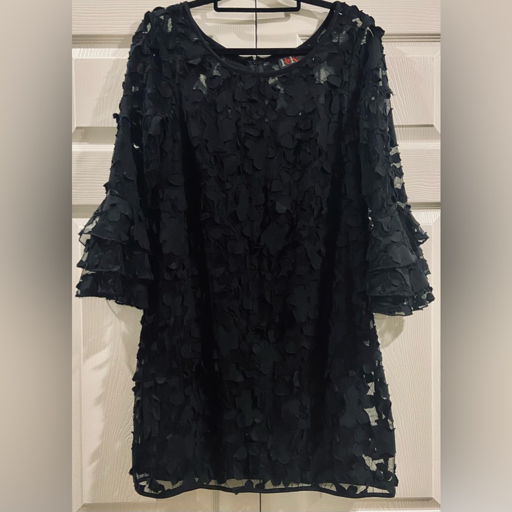 R&K Dress Ladies 8 Hunter Black Flared Sleeves Floral Petals Netting Pretty